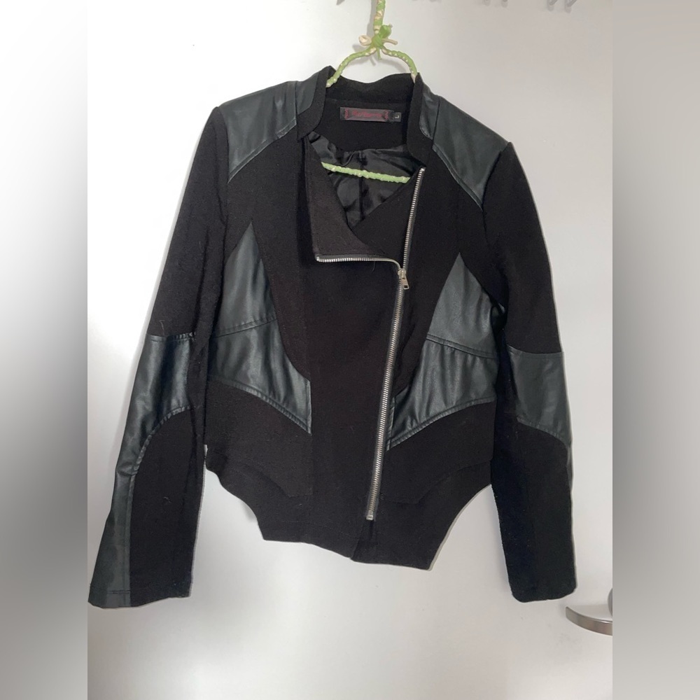 Boflyyang jacket size large /fits very small
